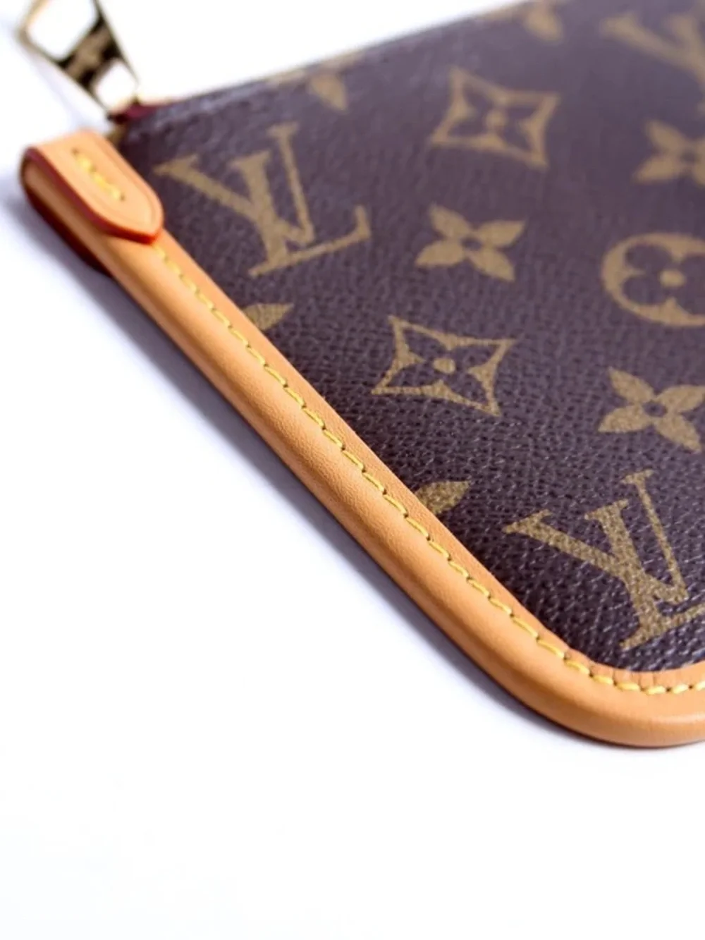 Louis Vuitton Carry All PM Pochette